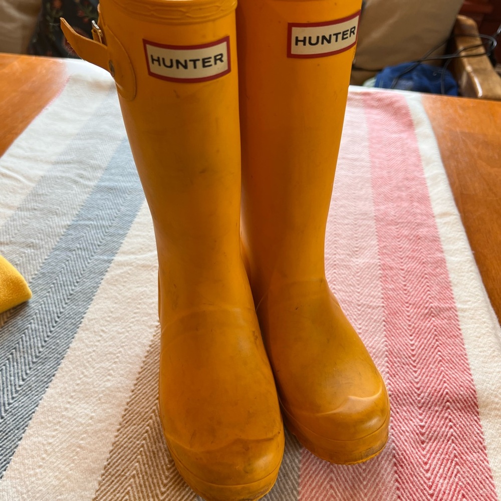 Hunter yellow rain boots with matching super warm boot socks unisex